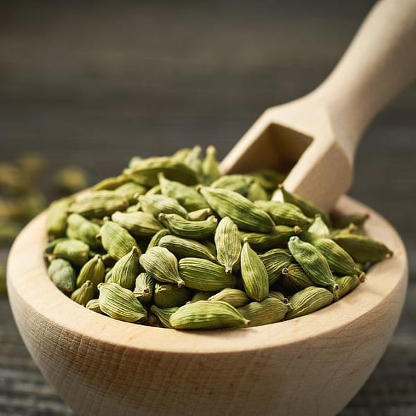 Cardamom in a bowl with scoop